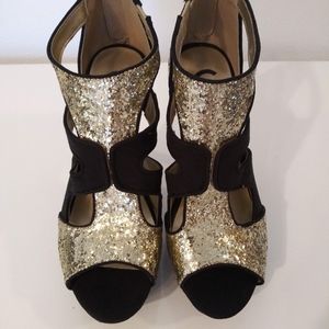 G by Guess Gold Muti Texture High Heels (Size 7)